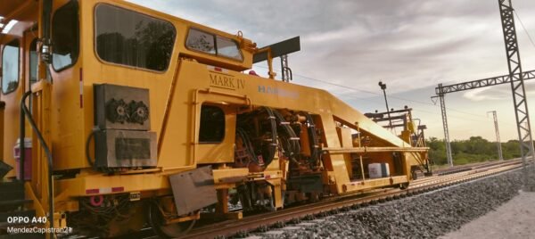 WhatsApp Image 2025-08-04 at 6.10.50 PM Niveladora Calzadora Harsco Mark IV