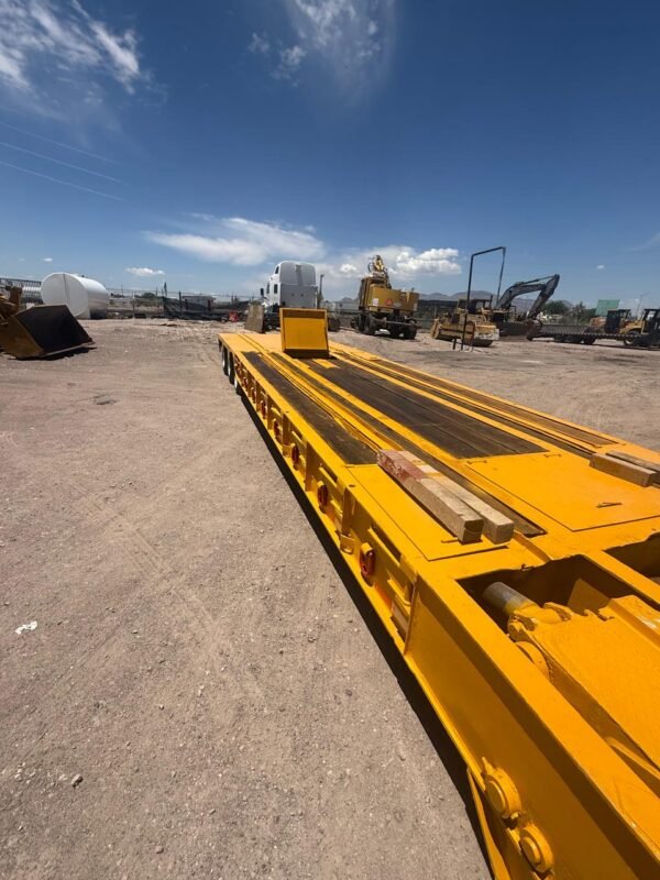 WhatsApp Image 2026-06-16 at 1.21.00 PM Lowboy ferroviario