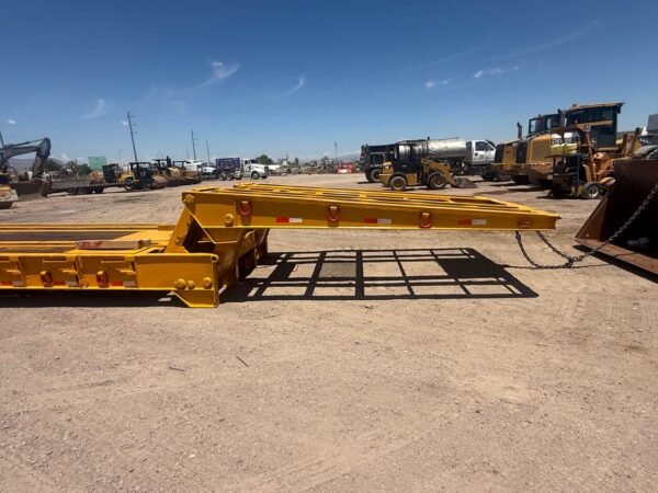 WhatsApp Image 2026-06-16 at 1.21.01 PM (4) Lowboy ferroviario
